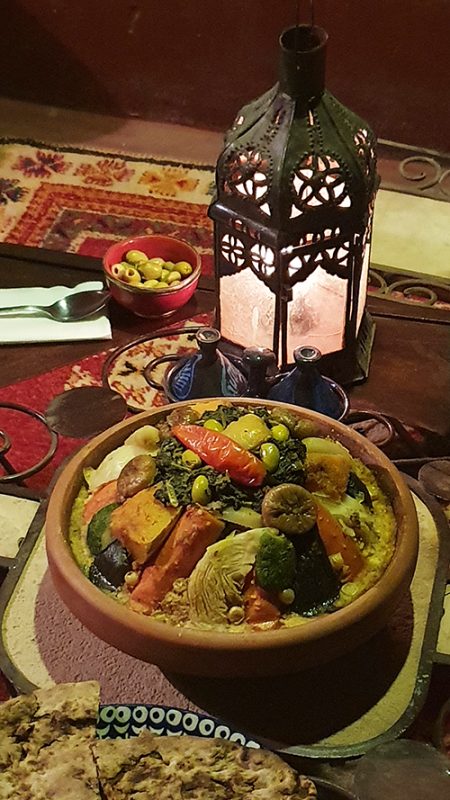 Repas du soir au Jardin de Yuda / Evening meal in Yuda Garden
